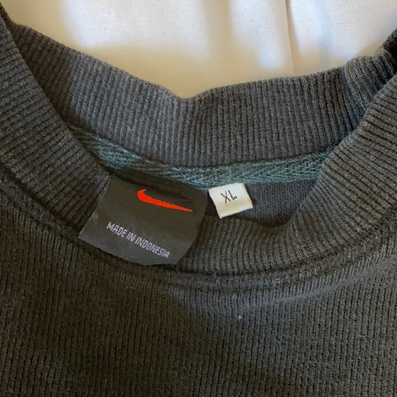 Vintage Nike Cropped Crewneck - Picture 3 of 5